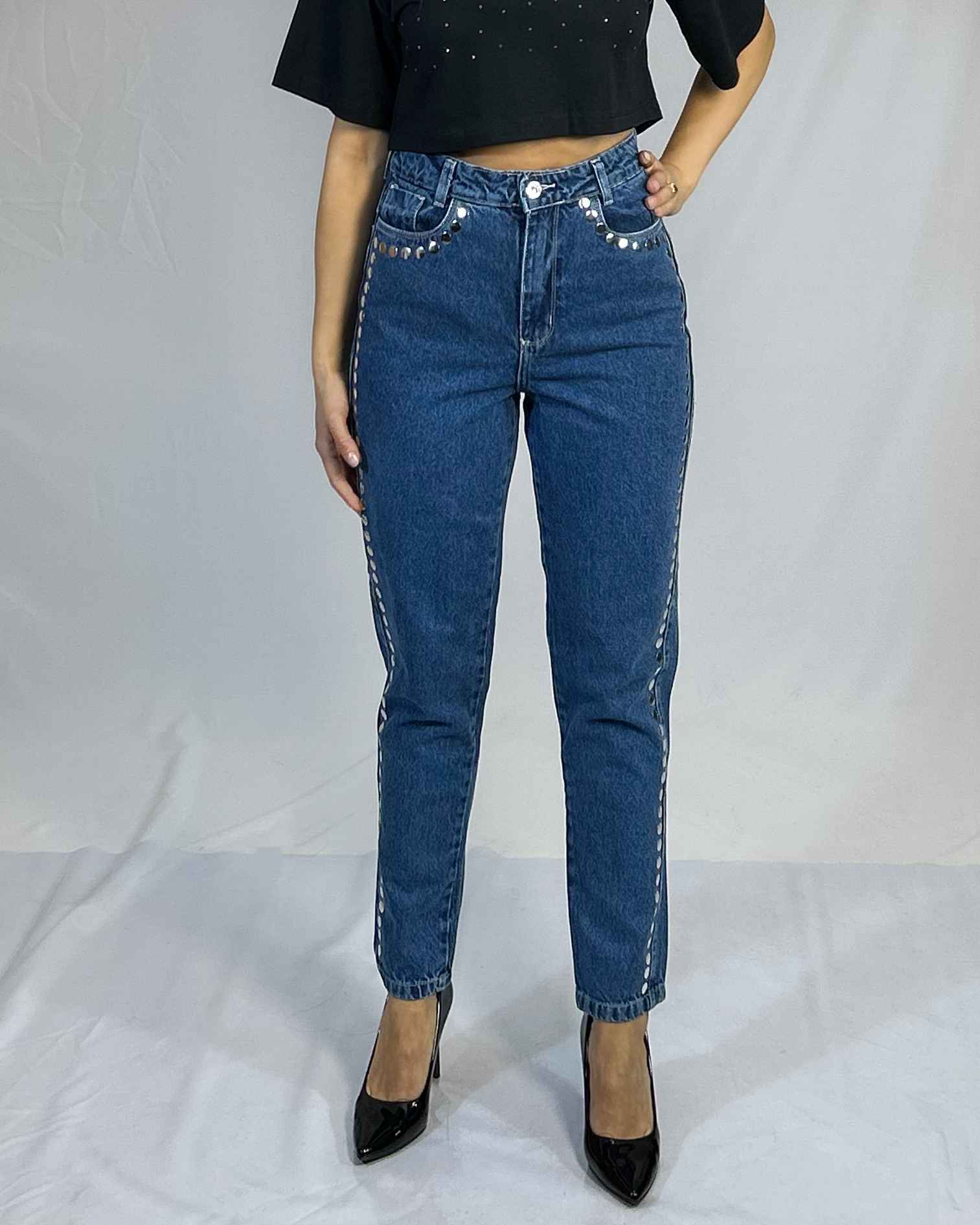 Jeans Tiro Alto Mom Tachas Mujer| Levanta Cola