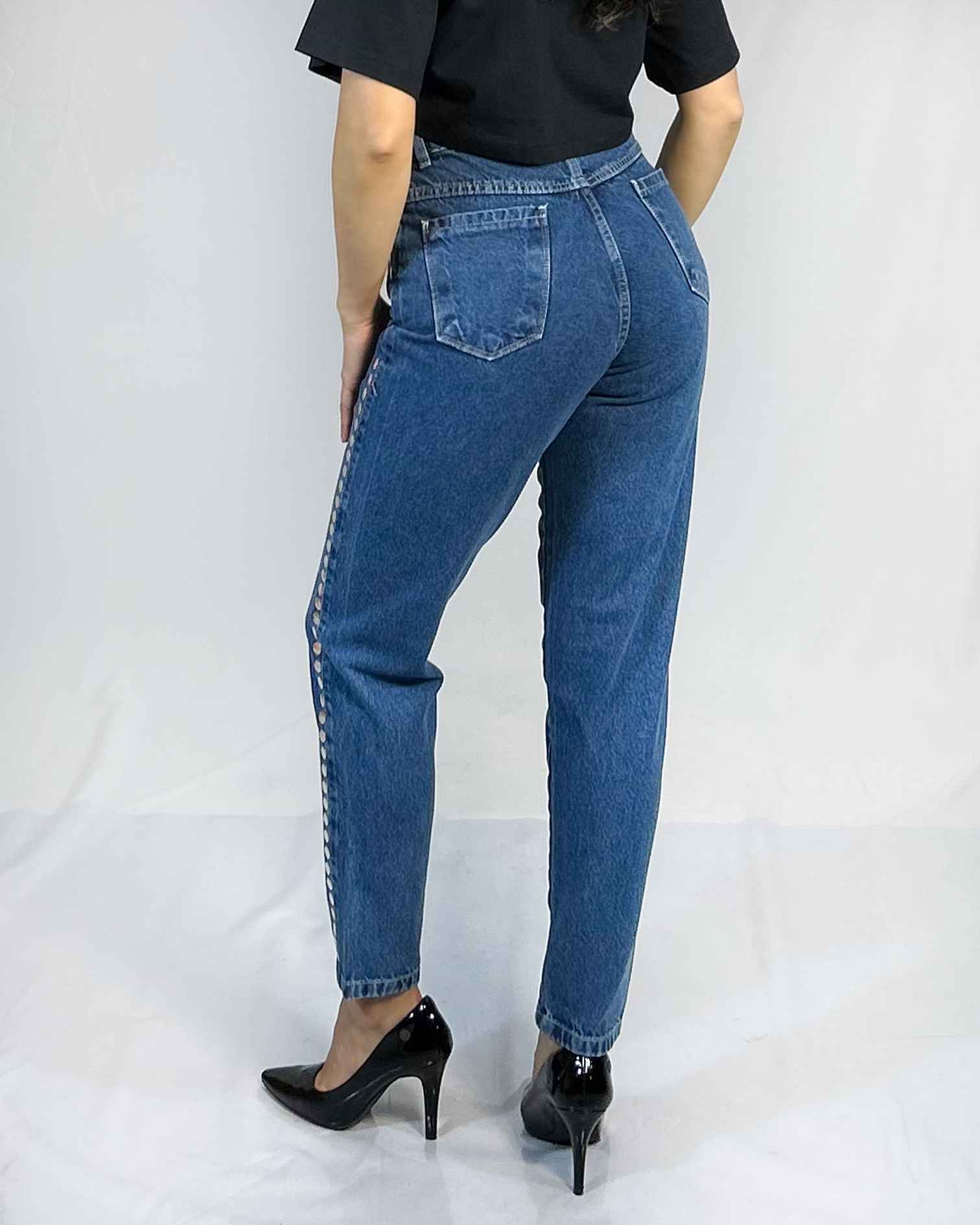 Jeans Tiro Alto Mom Tachas Mujer| Levanta Cola