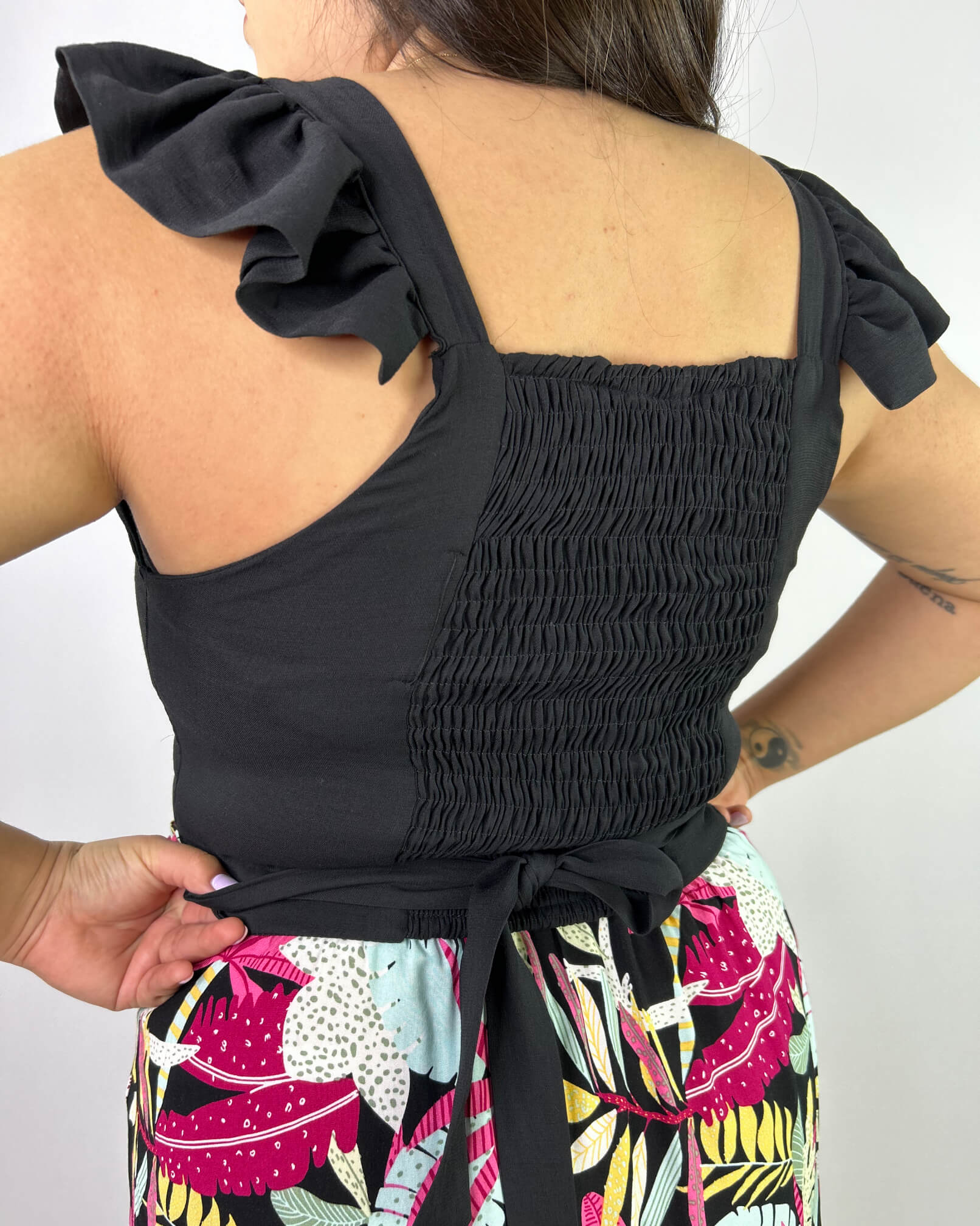 Polera Negra con Vuelos| Juvenil