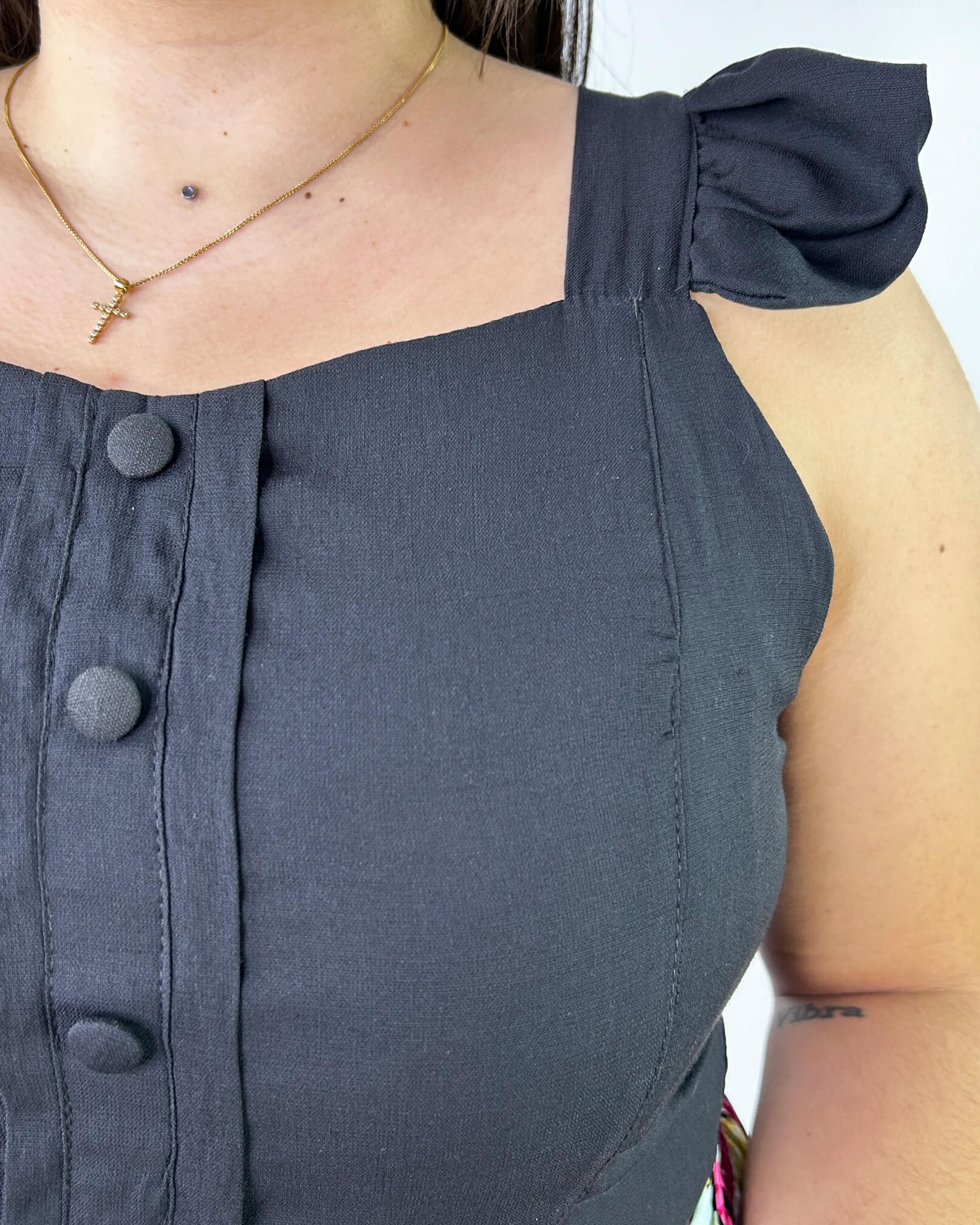 Polera Negra con Vuelos| Juvenil